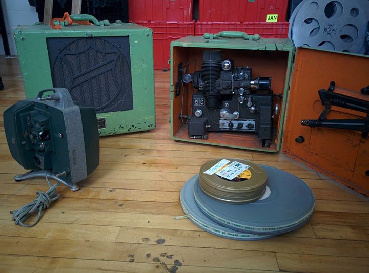 Vente de garage :: Garage Sale at Main Film !