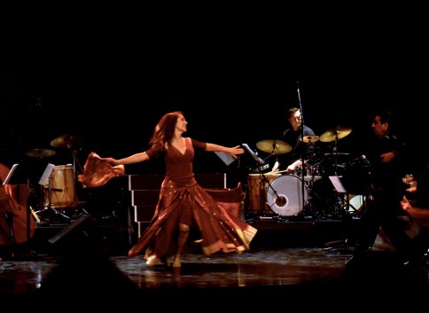 Vertige en 4 temps par Irem Bekter - Odyssée musicale de rythmes et de langues, de chants et de danse …