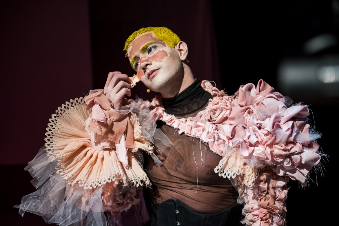 White (Ariane) - Ariah Lester