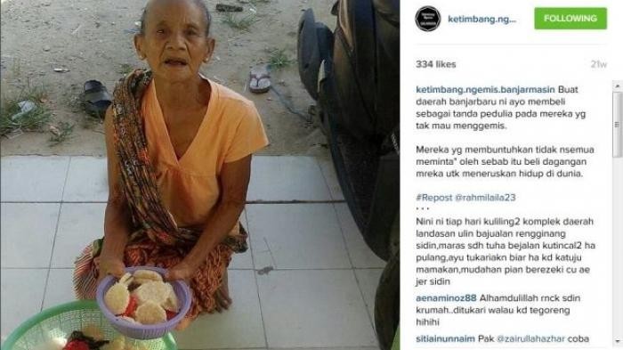 Nenek berjualan rengginang di Banjarbaru