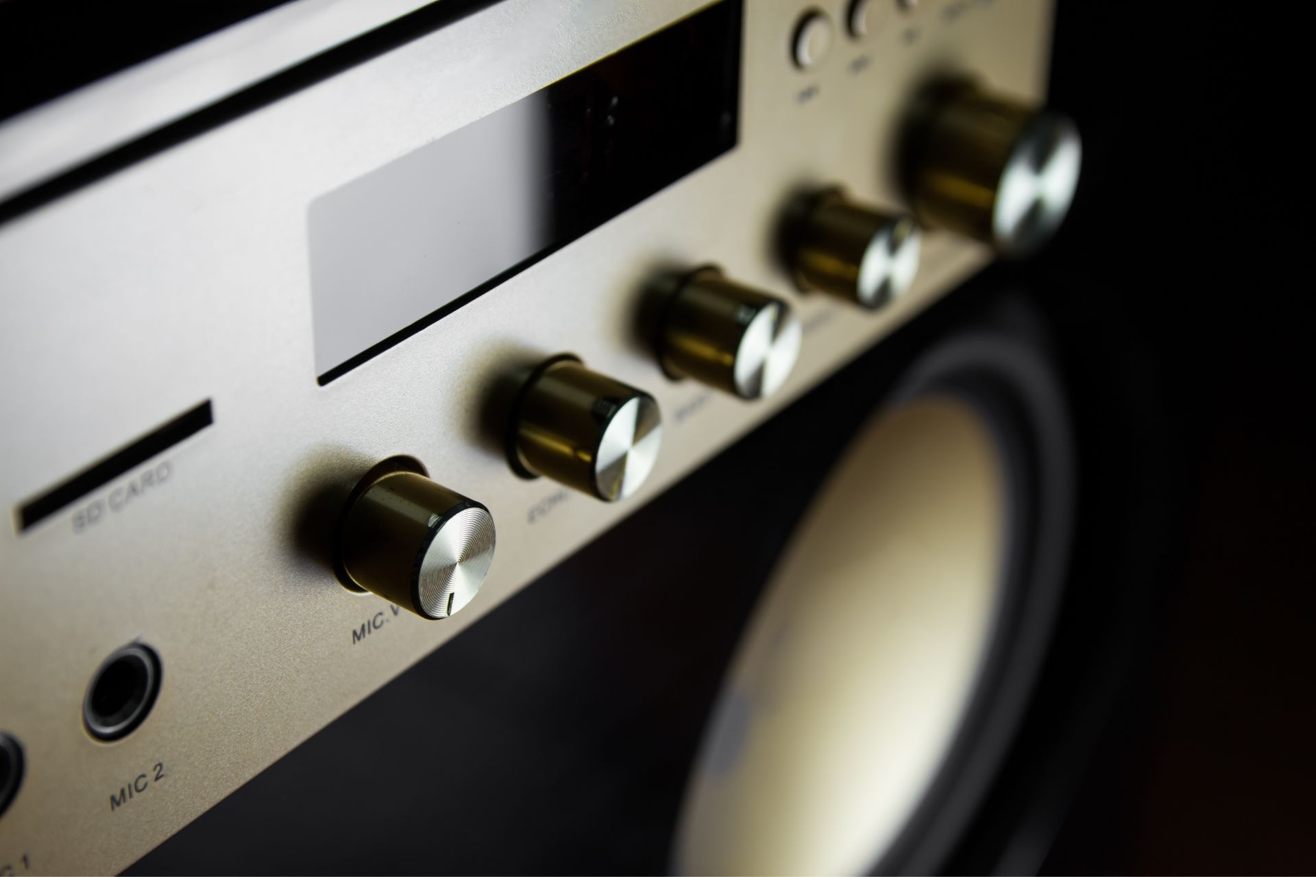 Are there any specific security measures or locks available for amplifier racks to prevent unauthorized access or tampering?