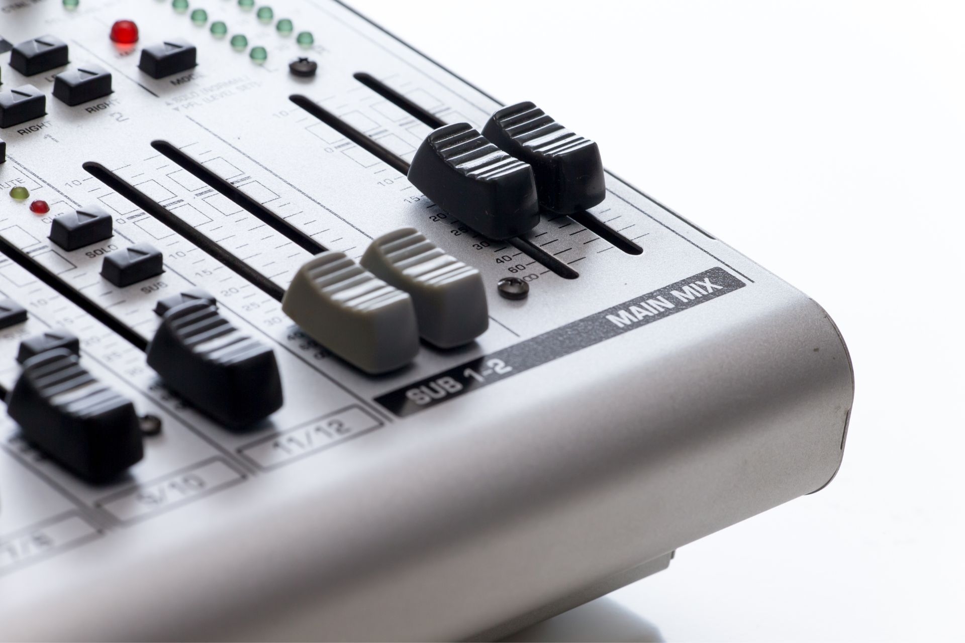 Can you discuss the role of digital filters in removing noise and unwanted signals from a digital signal in DSP?