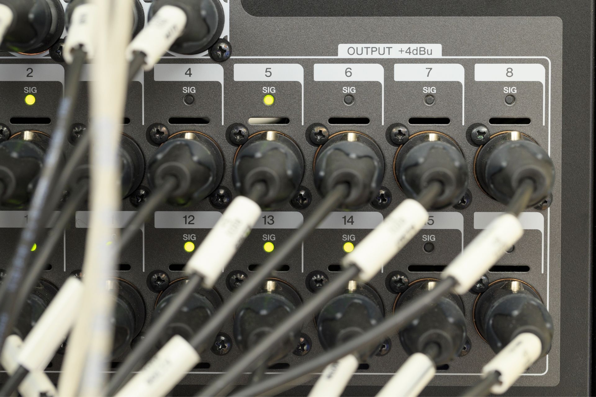 How can battery storage systems be integrated into power management solutions for renewable energy sources?