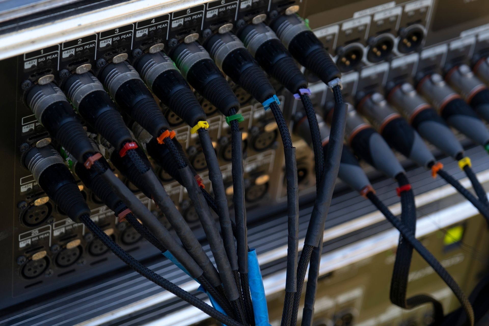 Can sound quality testing tools detect and analyze harmonic distortion in audio signals?