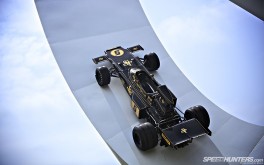 1920x1200 Lotus 72Photo by Jonathan Moore