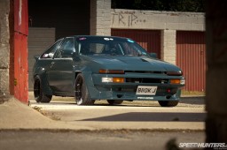 Chaydon-Ford-AE86-UK-Desk-1