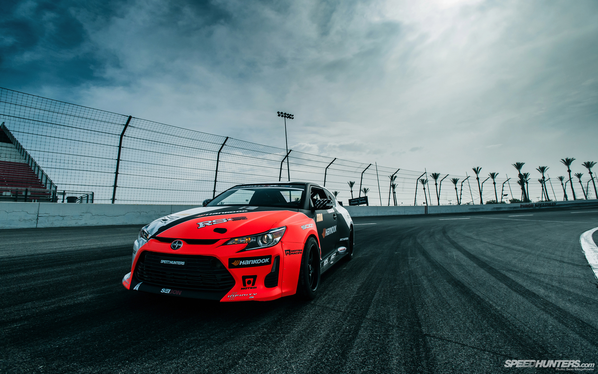 Papadakis-tC-Desktop-02