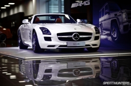 AMG_Mercedes-Benz_World-DT04