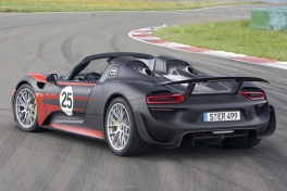 Porsche-918-02