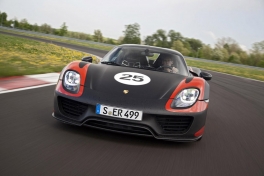 Porsche-918-05