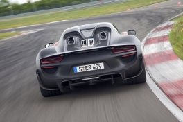Porsche-918-06