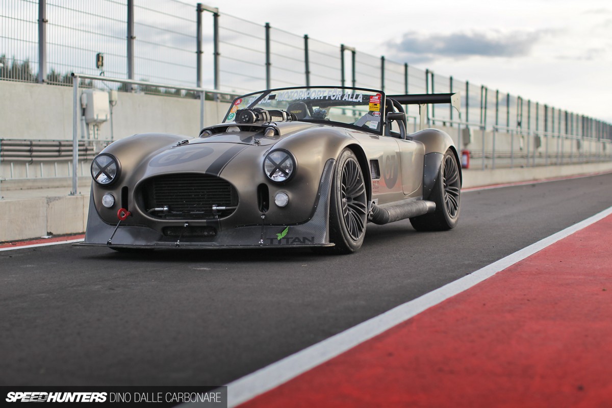 Dino-V12-Cobra-Gatebil-01