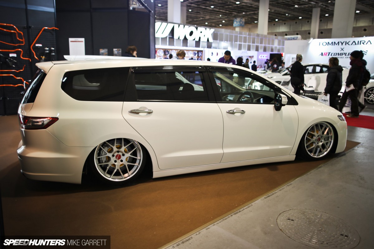 Osaka-Auto-Messe-18 copy