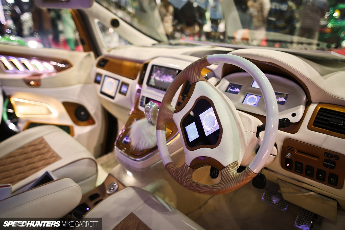 Osaka-Auto-Messe-21 copy