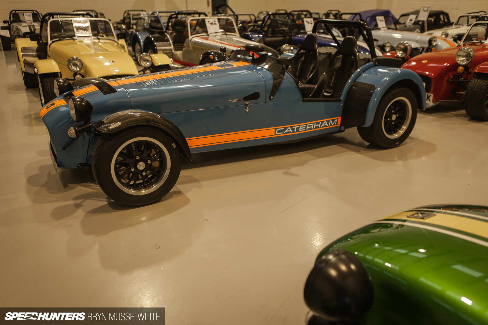 Caterham 620R -1-2