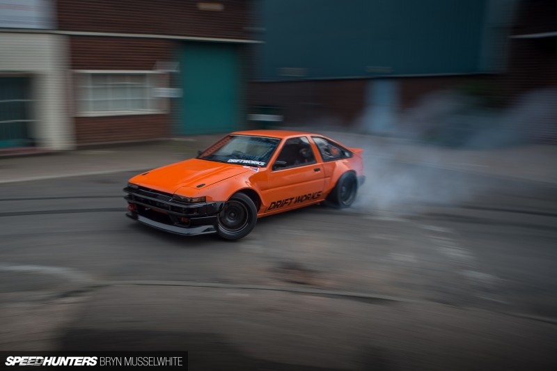 a Driftworks AE86 V8&nbsp;-99