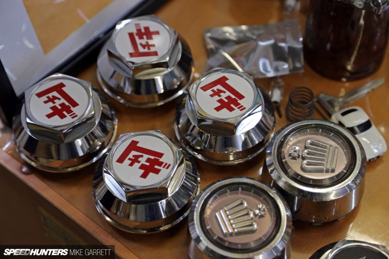 Ken-Automobile-Crown-01