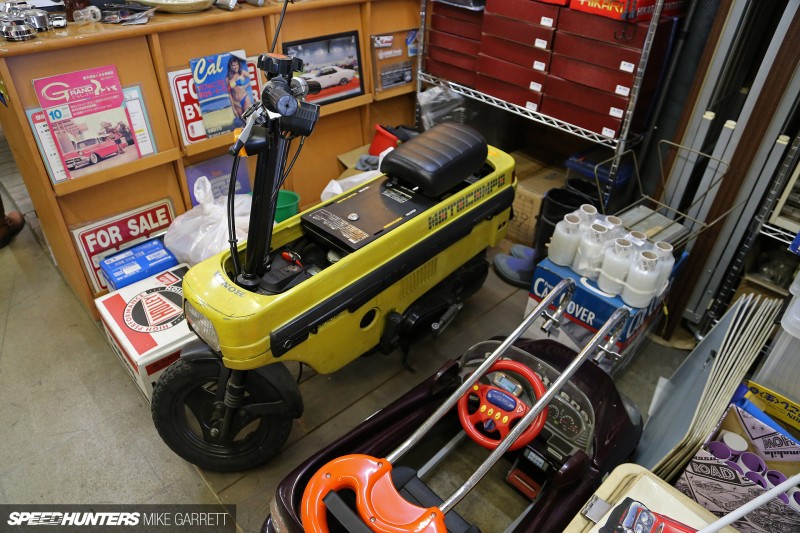 Ken-Automobile-Crown-05