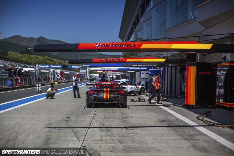 SuperGT-Fuji-Pits-01