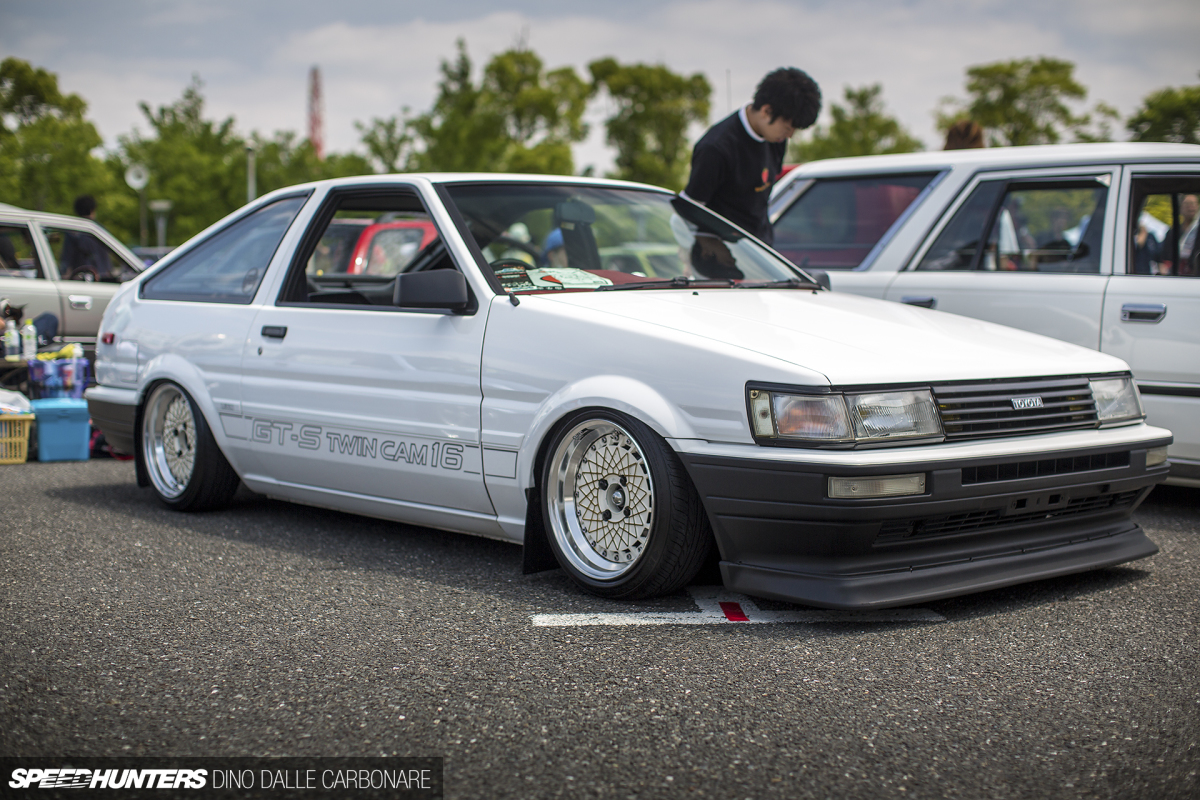 A White Fantastic AE86 Levin