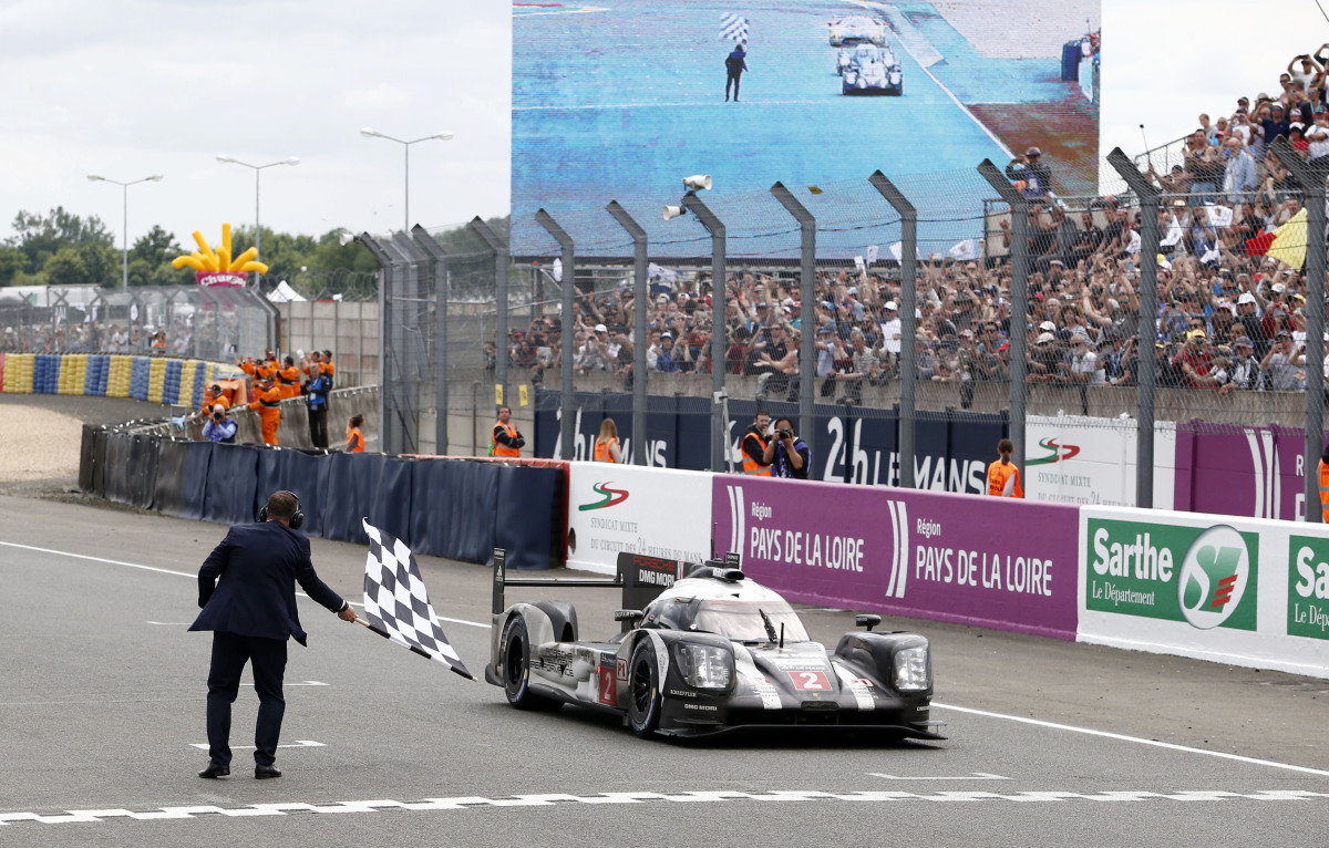 Porsche 919 Hybrid, Porsche Team: Romain Dumas, Neel Jani, Marc Lieb