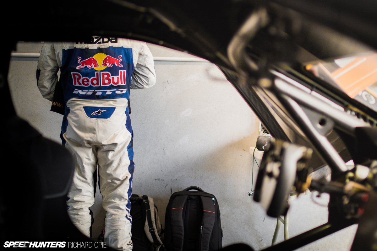 2016-Mad-Mike-McLaren-GT3-Hampton-Downs-101-Speedhunters-Richard-Opie (11)