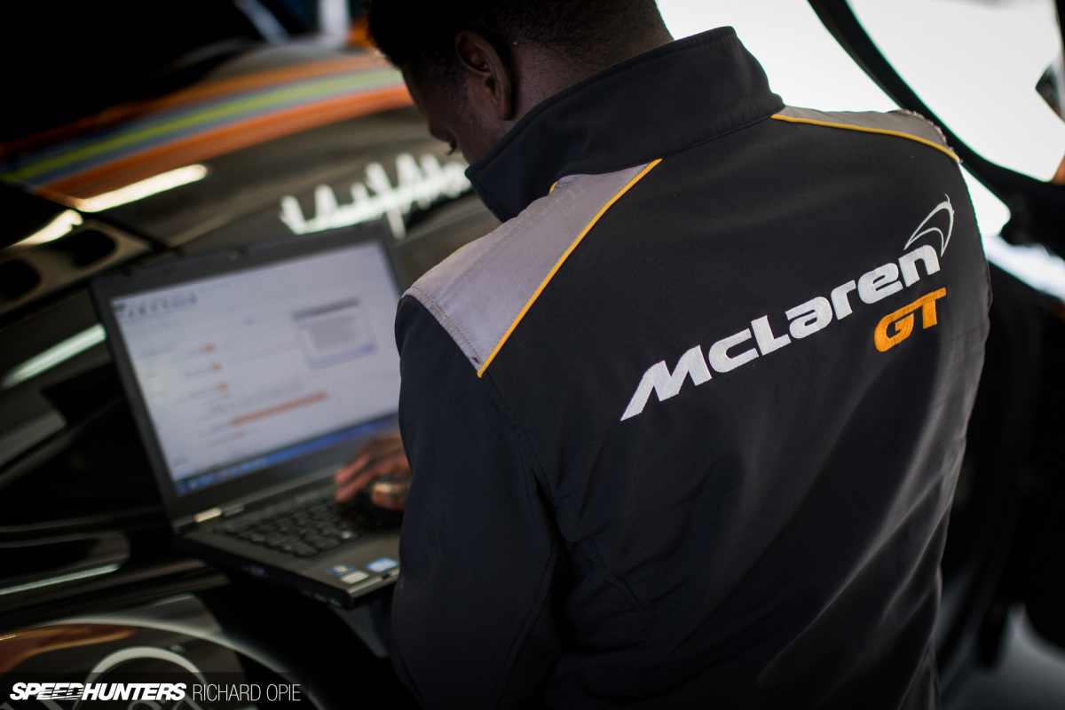 2016-Mad-Mike-McLaren-GT3-Hampton-Downs-101-Speedhunters-Richard-Opie (15)
