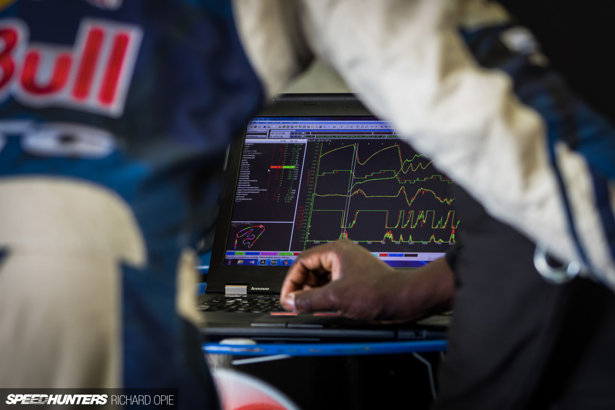 2016-Mad-Mike-McLaren-GT3-Hampton-Downs-101-Speedhunters-Richard-Opie (53)