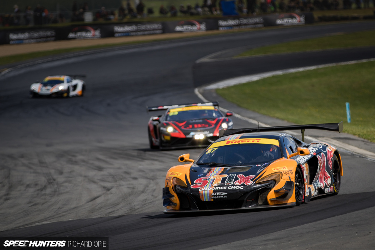 2016-Mad-Mike-McLaren-GT3-Hampton-Downs-101-Speedhunters-Richard-Opie (67)