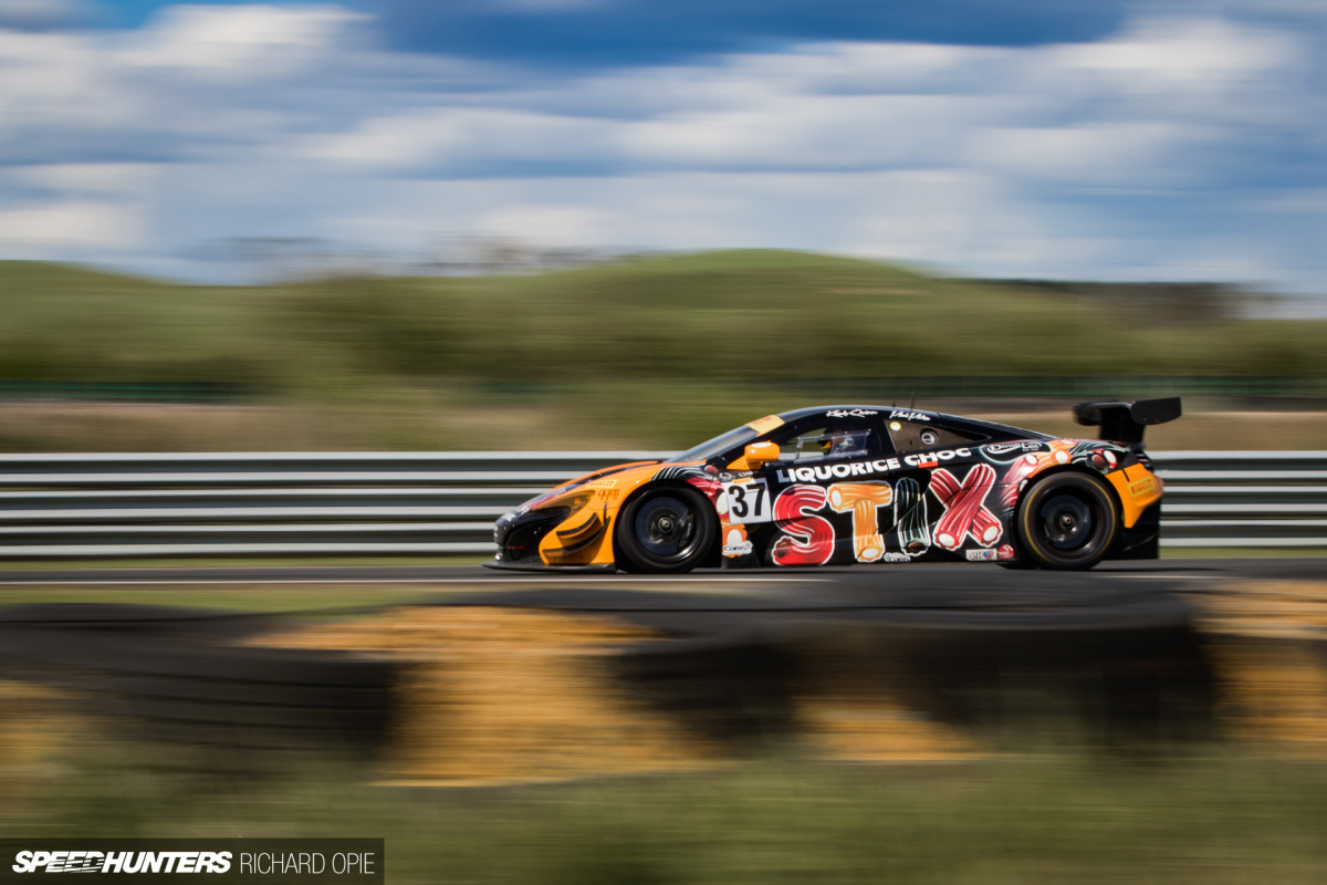 2016-Mad-Mike-McLaren-GT3-Hampton-Downs-101-Speedhunters-Richard-Opie (68)