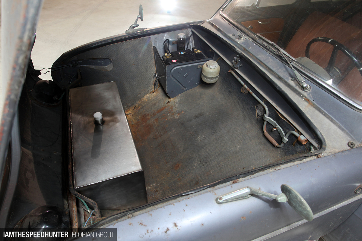 SH_IATS_RENAULT_DAUPHINE_F-GROUT-2708