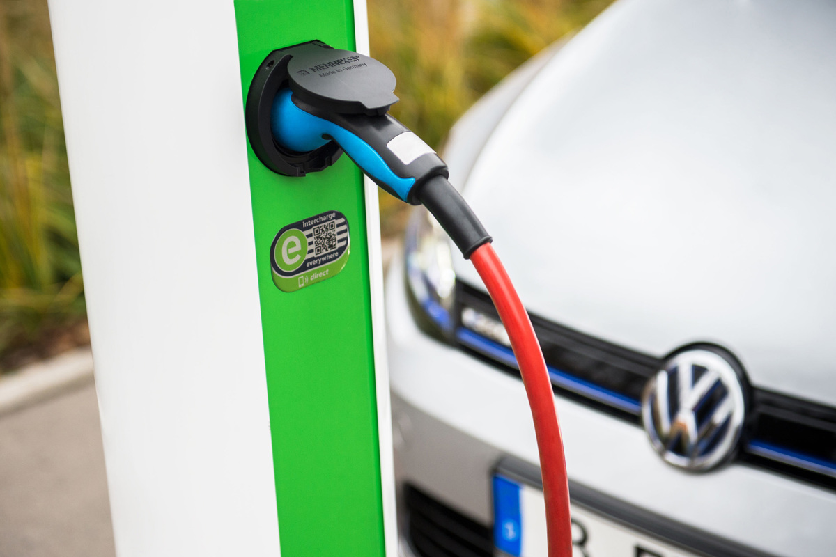Volkswagen Konzern beteiligt sich an Hubject, der fÂ¸hrenden eRoaming-Plattform fÂ¸r europaweites Laden von Elektrofahrzeugen