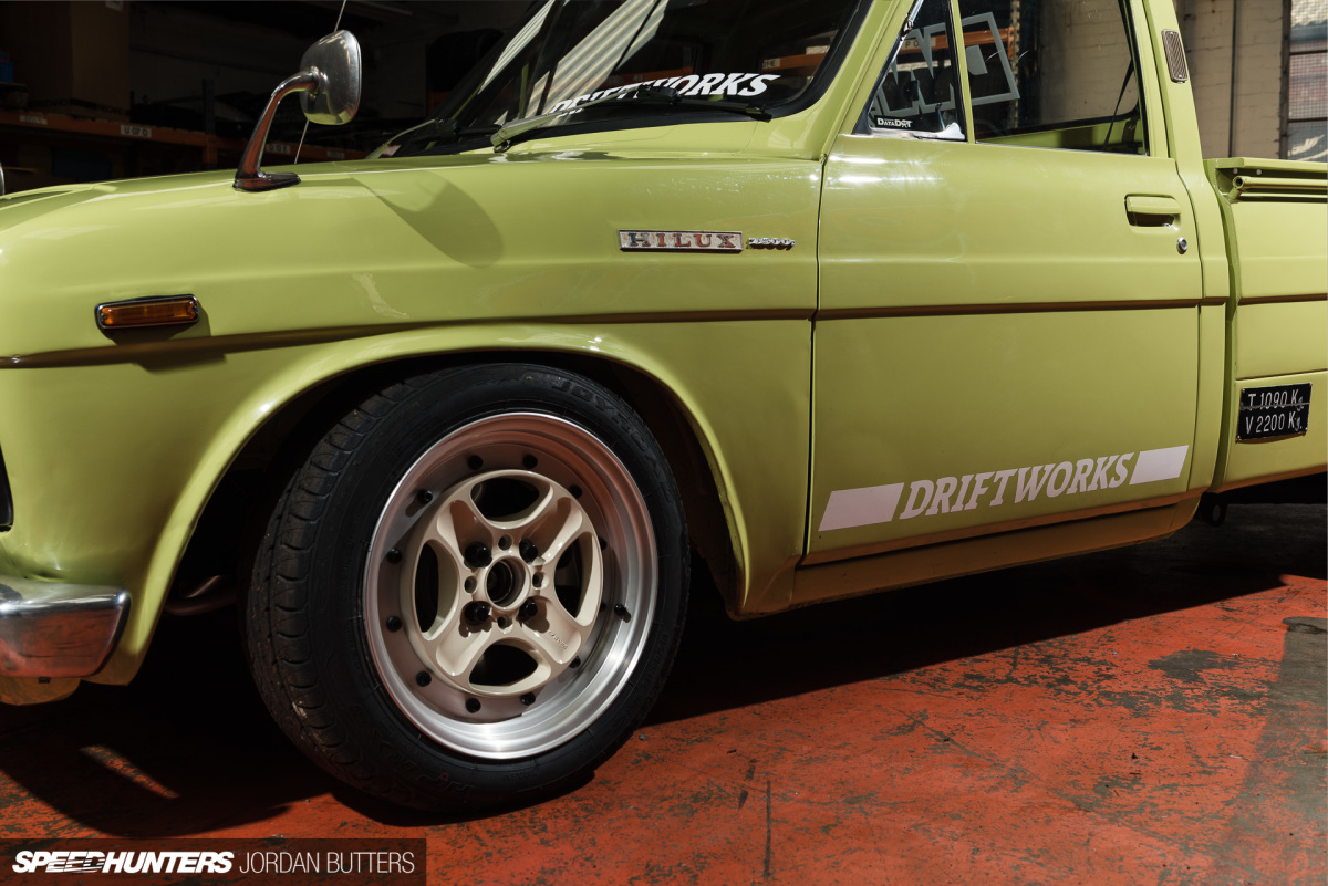 driftworks-hi5-hilux-jordanbutters-speedhunters--5