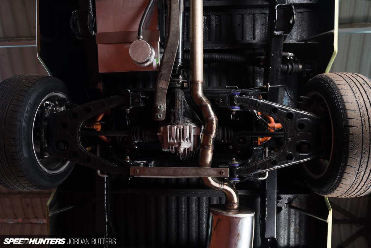 driftworks-hi5-hilux-jordanbutters-speedhunters--15