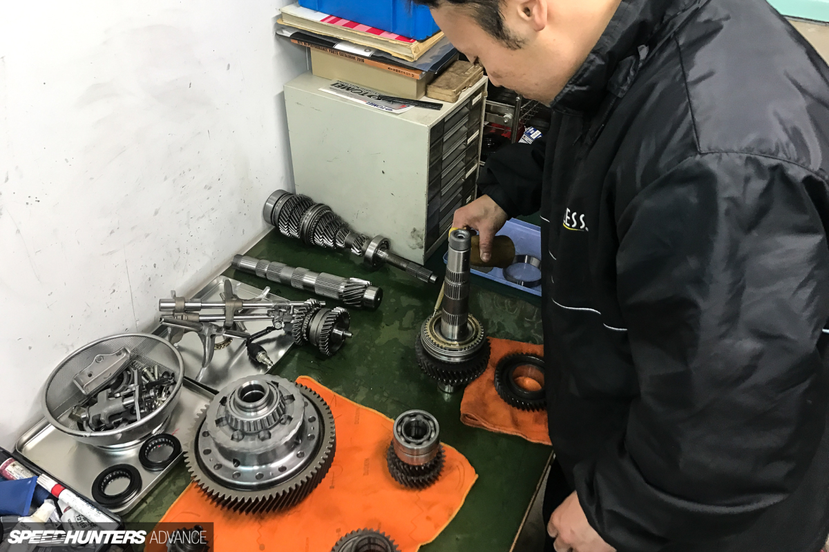 ProjectNSX-gearbox-blakejones-speedhunters-0076