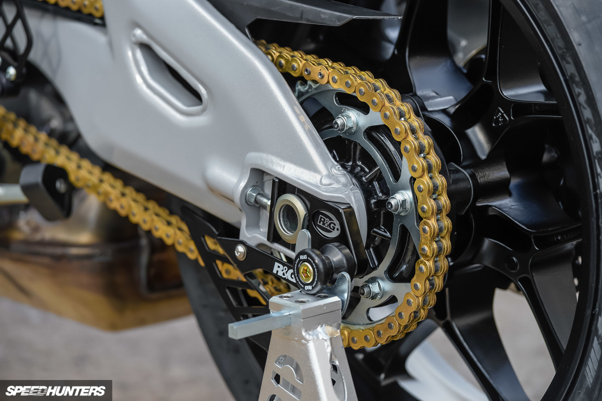 Yamaha-R1--WE98-Mark-Boxer-Speedhunters (9)