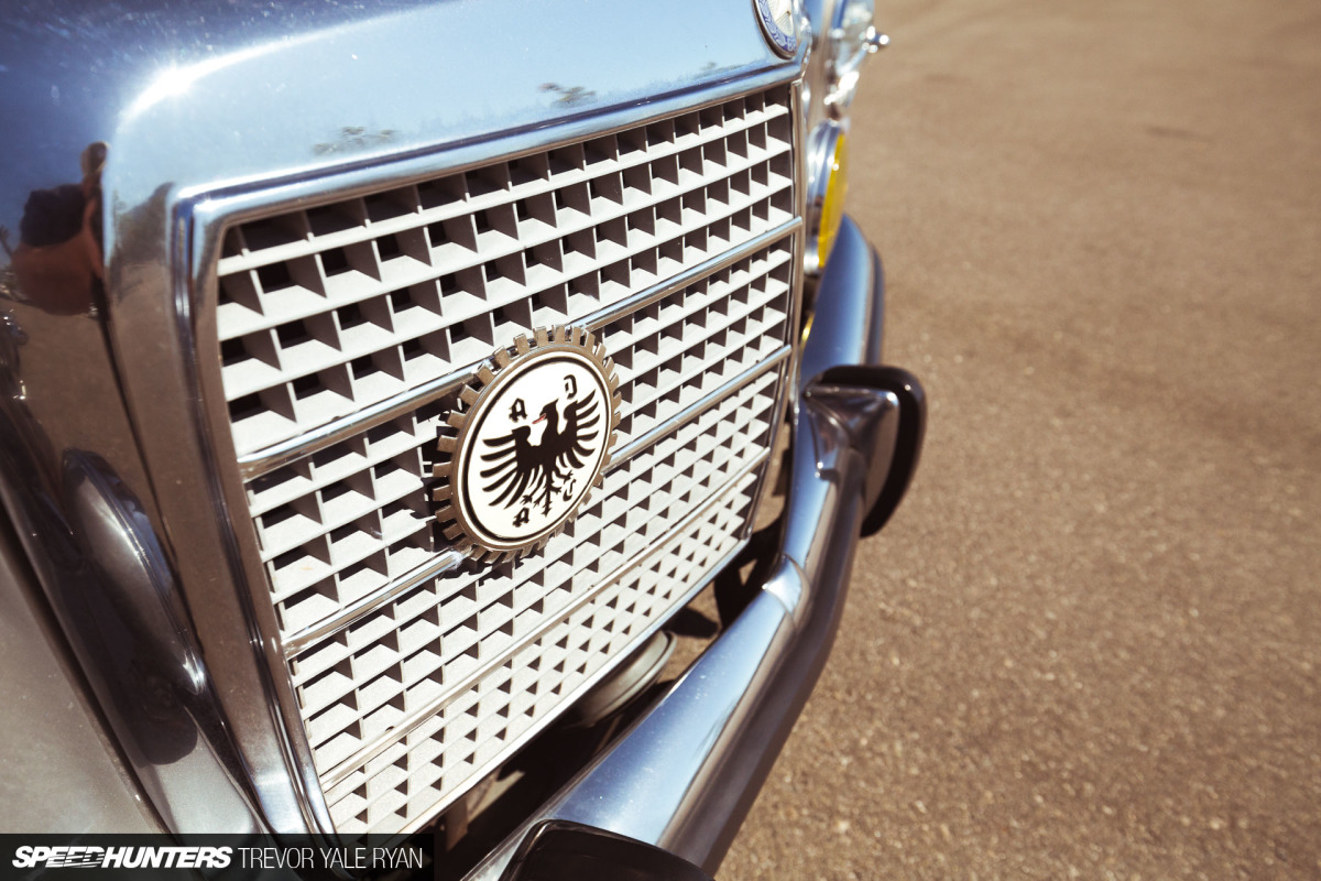 2018-SH-3-Mercedes-W114-On-Air-Trevor-Ryan_009