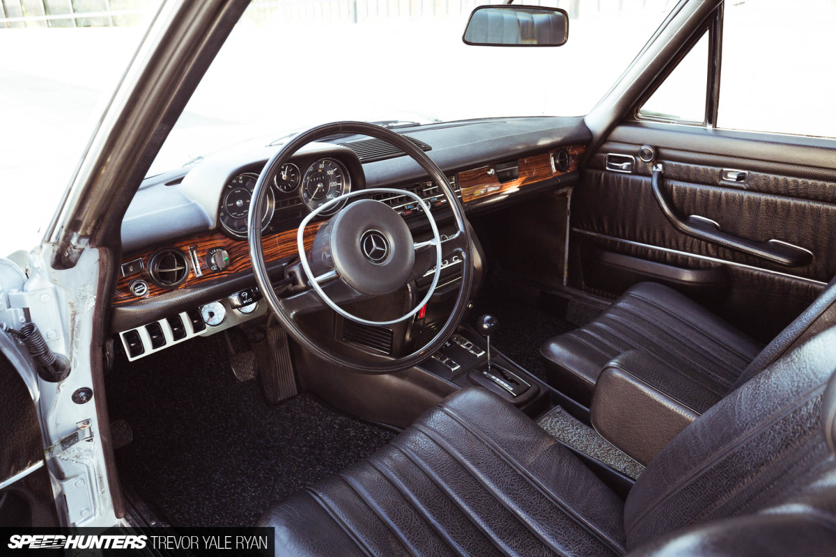 2018-SH-3-Mercedes-W114-On-Air-Trevor-Ryan_017