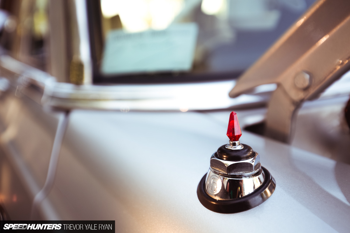 2018-SH-3-Mercedes-W114-On-Air-Trevor-Ryan_044