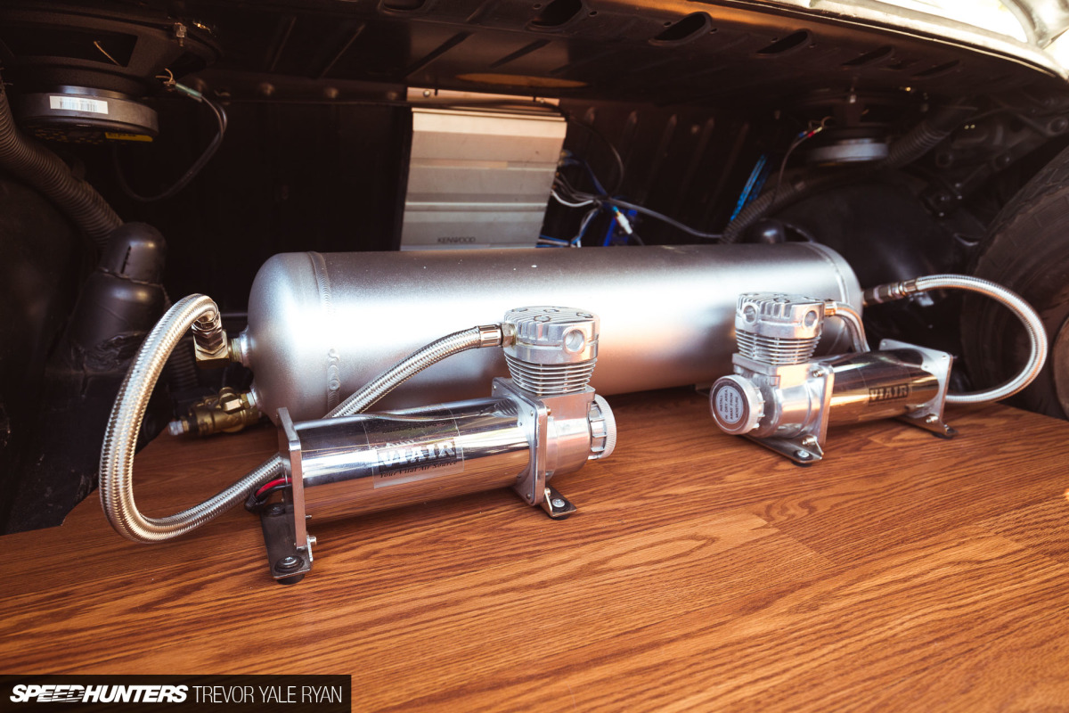 2018-SH-3-Mercedes-W114-On-Air-Trevor-Ryan_050