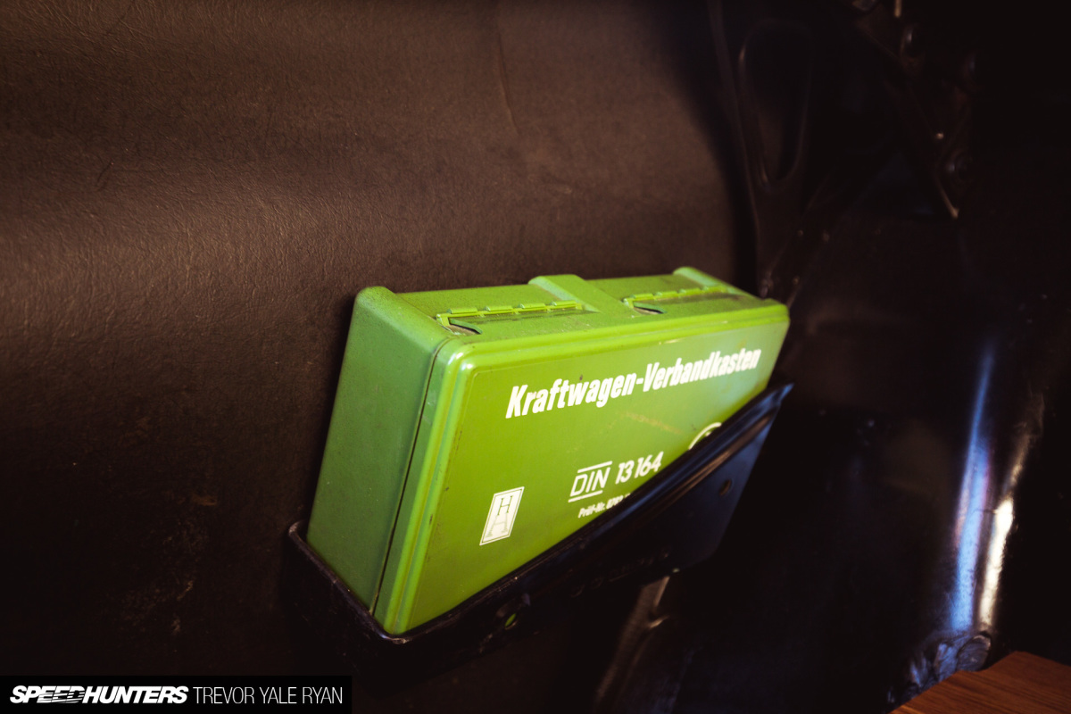 2018-SH-3-Mercedes-W114-On-Air-Trevor-Ryan_051