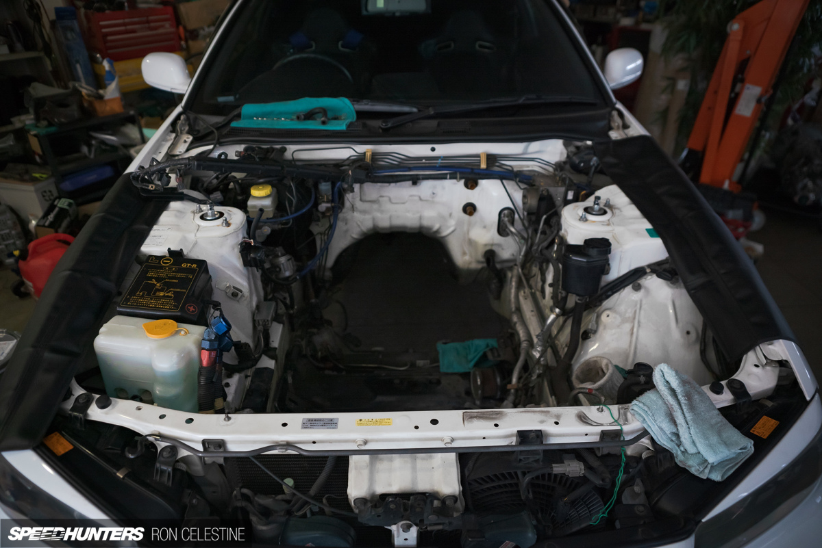 Ron_Celestine_Veruza_R34_GTR_EngineBay