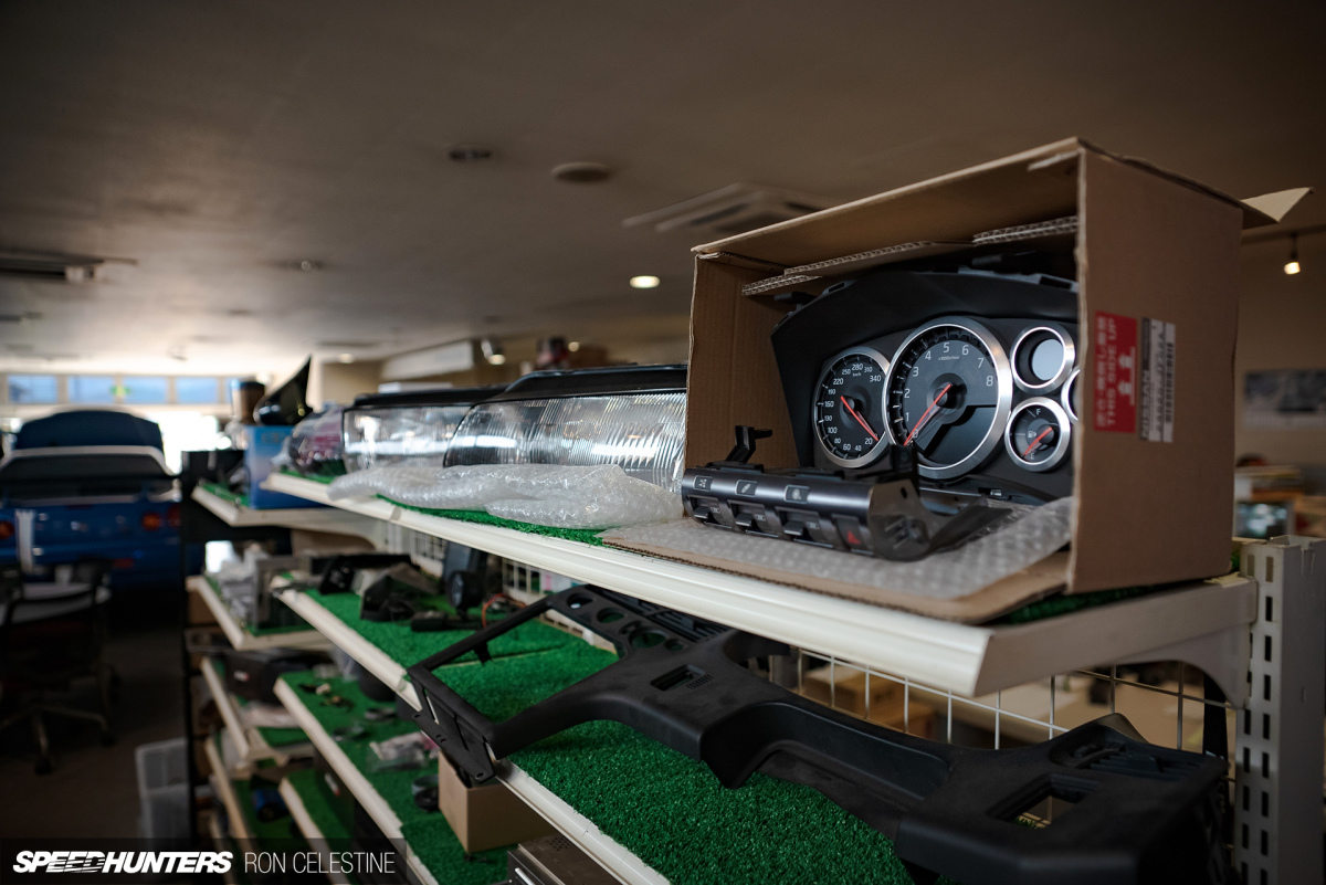 Ron_Celestine_Veruza_GTR_R35_Gauage