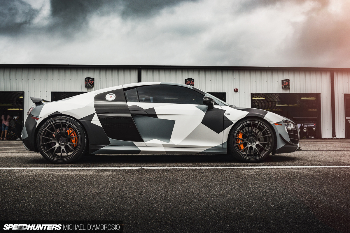 Speedhunters_IATS_17_r8_pitRow