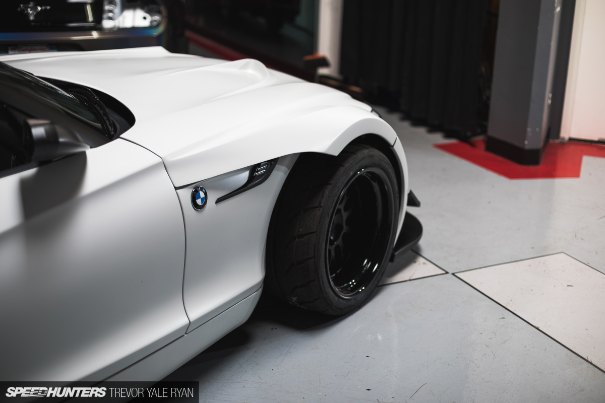 2018-SH_SEMA-Preview-BMW-Z4-GT3_Trevor-Ryan-004_1709