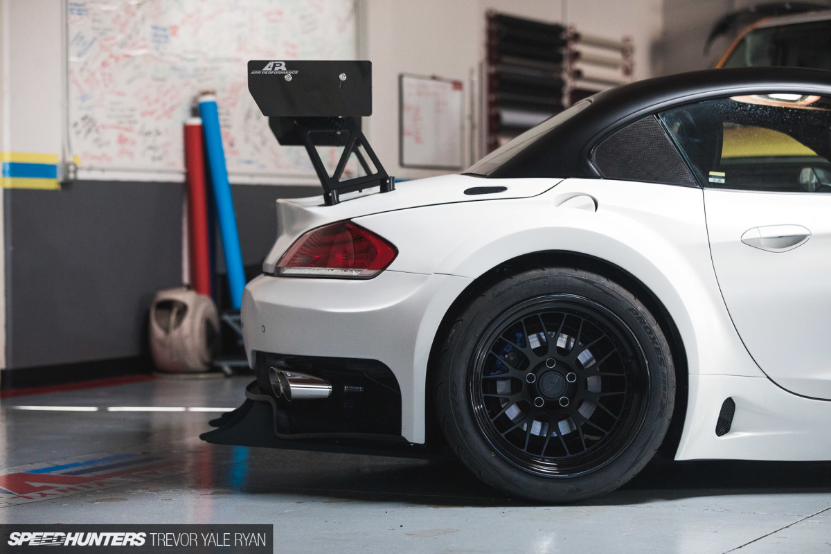 2018-SH_SEMA-Preview-BMW-Z4-GT3_Trevor-Ryan-005_1703