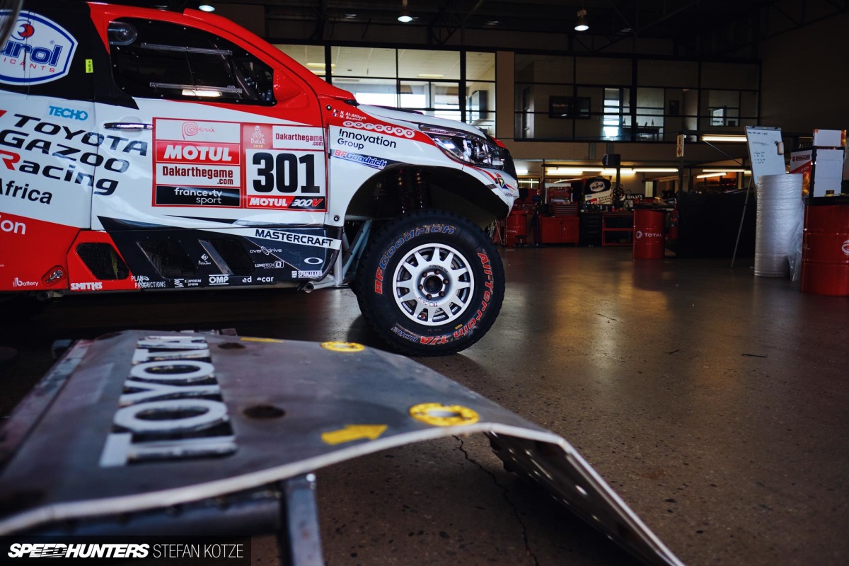 hallspeed-toyota-dakar-stefan-kotze-speedhunters- 022
