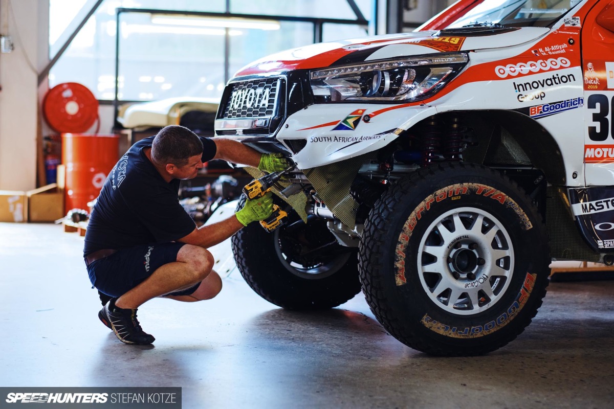hallspeed-toyota-dakar-stefan-kotze-speedhunters- 012