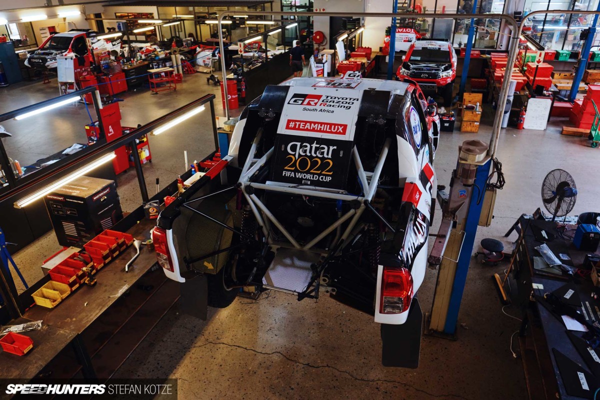 hallspeed-toyota-dakar-stefan-kotze-speedhunters- 084