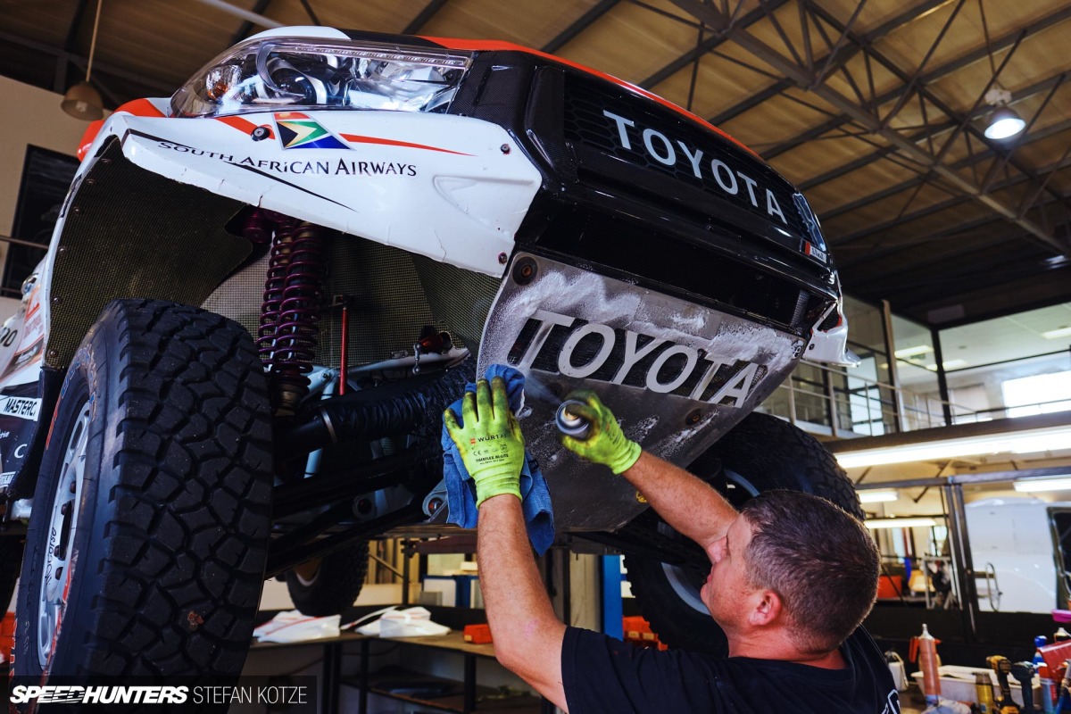 hallspeed-toyota-dakar-stefan-kotze-speedhunters- 061